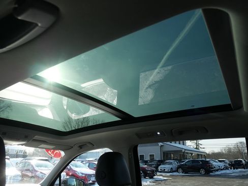 Used 2022 Volkswagen Tiguan SE image 22