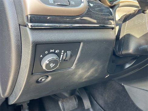 Used 2016 Jeep Grand Cherokee Overland image 26