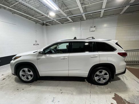 Used 2018 Toyota Highlander Limited AWD/4WD image 3
