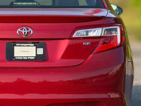 Used 2014 Toyota Camry SE image 14