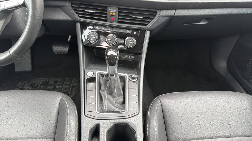 Used 2024 Volkswagen Jetta SE FWD image 18