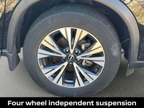 Certified 2022 Nissan Rogue SV w/ SV Premium Package image 11