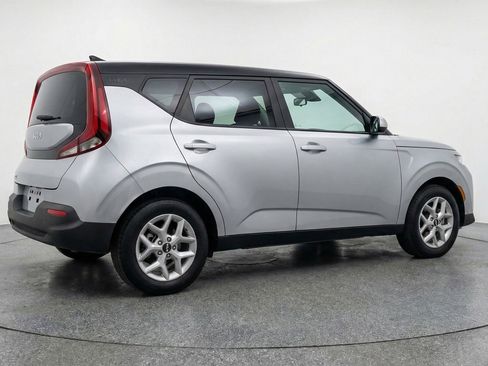 Used 2025 Kia Soul LX w/ LX Technology Package FWD image 9
