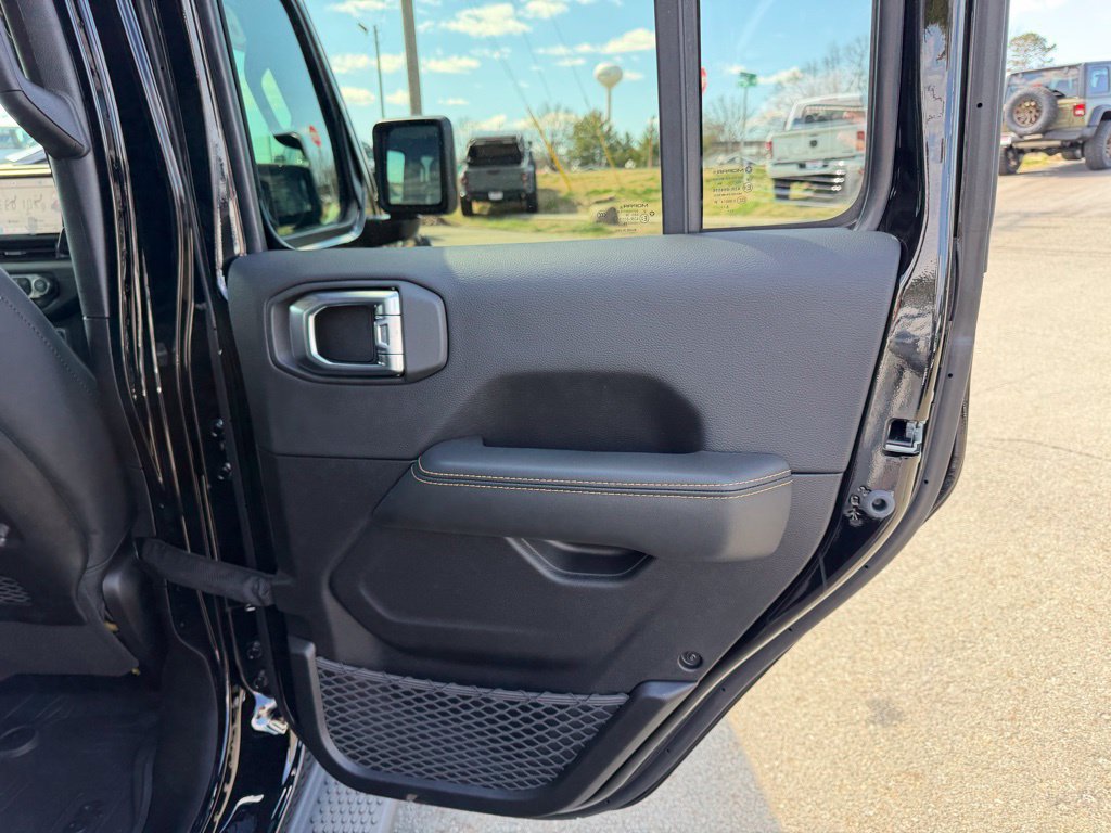 New 2026 Jeep Wrangler Unlimited Sahara AWD/4WD image 36