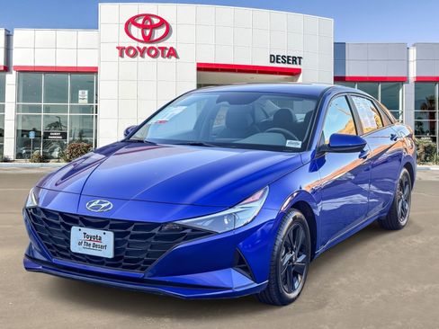 Used 2023 Hyundai Elantra Blue image 3