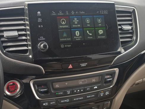 Used 2020 Honda Pilot Touring image 21