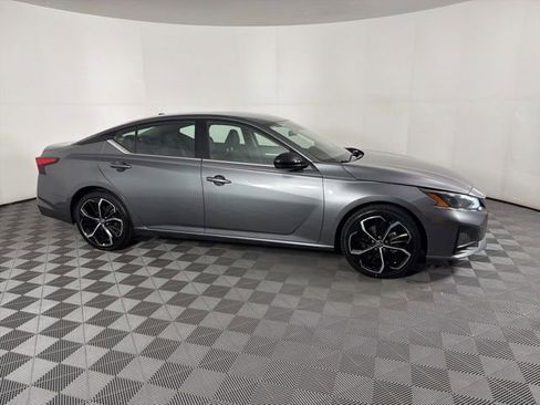 Used 2024 Nissan Altima 2.5 SR FWD image 5