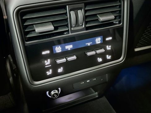 New 2025 Porsche Cayenne image 27