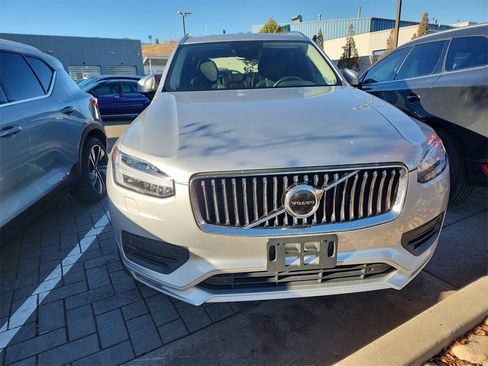 Used 2021 Volvo XC90 T5 Momentum w/ Climate Package image 2