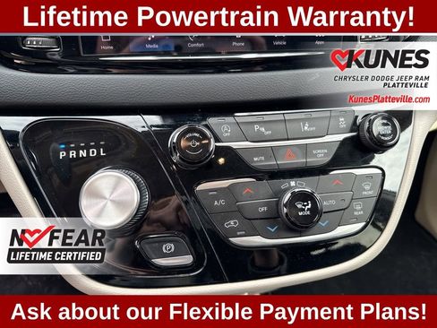 Used 2023 Chrysler Pacifica Touring-L image 23