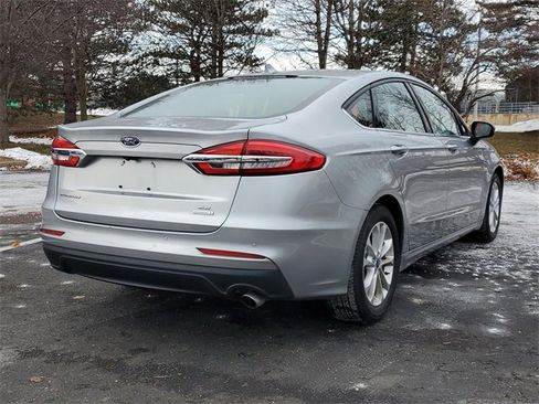 Used 2020 Ford Fusion SE image 4