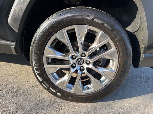 Used 2021 Toyota RAV4 XLE Premium image 27