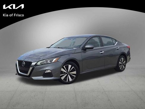 Used 2022 Nissan Altima 2.5 SV image 1