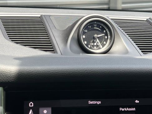 Certified 2022 Porsche Macan w/ Premium Package Plus image 21