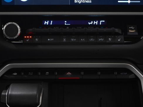 Used 2025 Toyota Tundra Platinum AWD/4WD image 21