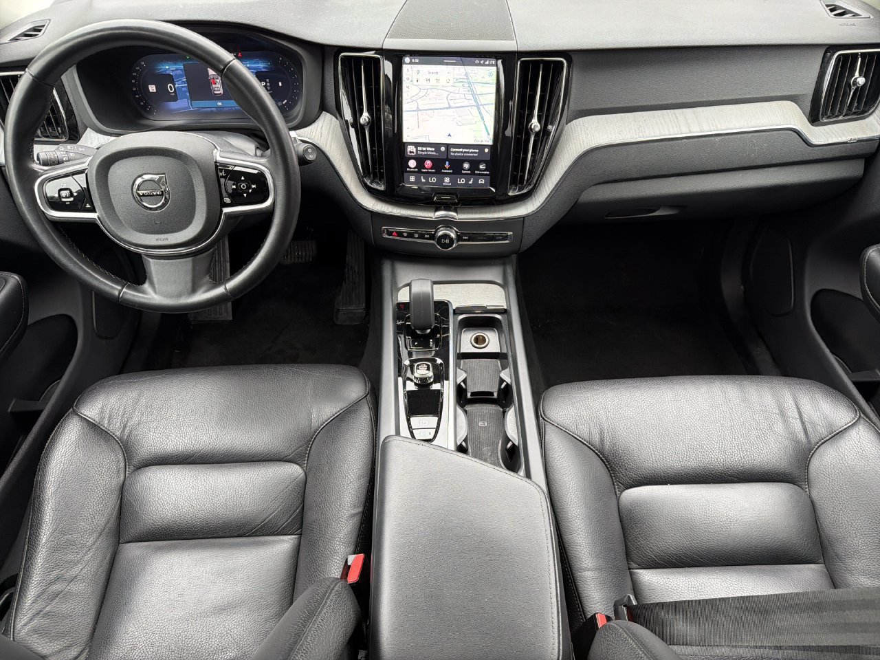 Used 2025 Volvo XC60 B5 Plus AWD/4WD image 2