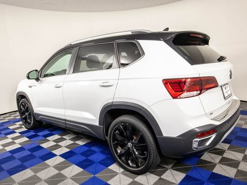 Used 2023 Volkswagen Taos SE w/ Panoramic Sunroof Package FWD image 6