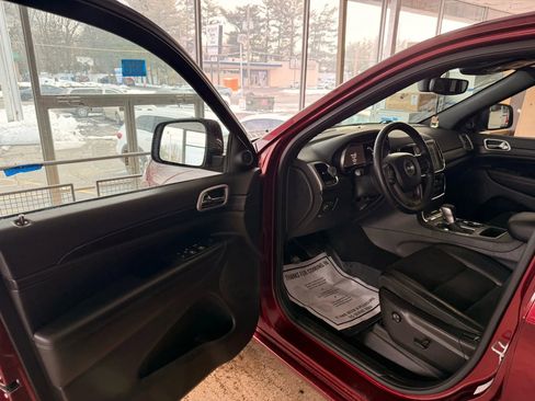 Used 2019 Jeep Grand Cherokee Altitude image 10