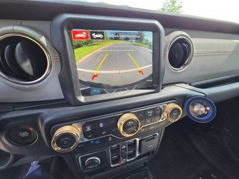 Used 2023 Jeep Wrangler Unlimited Sahara AWD/4WD image 18