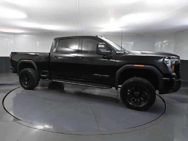 Used 2024 GMC Sierra 2500 AT4 w/ Technology Package AWD/4WD image 3