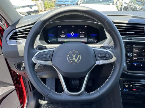 Certified 2023 Volkswagen Tiguan SE w/ Panoramic Sunroof Package FWD image 19