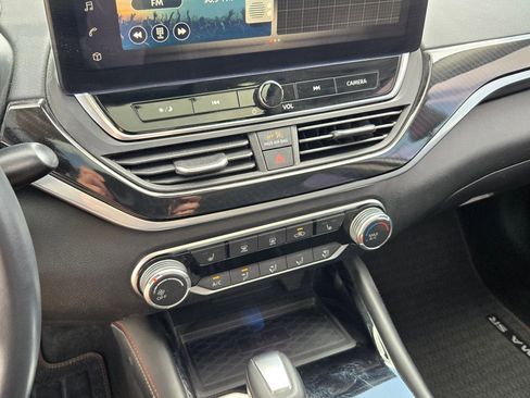 Used 2023 Nissan Altima 2.5 SR w/ SR Premium Package image 20