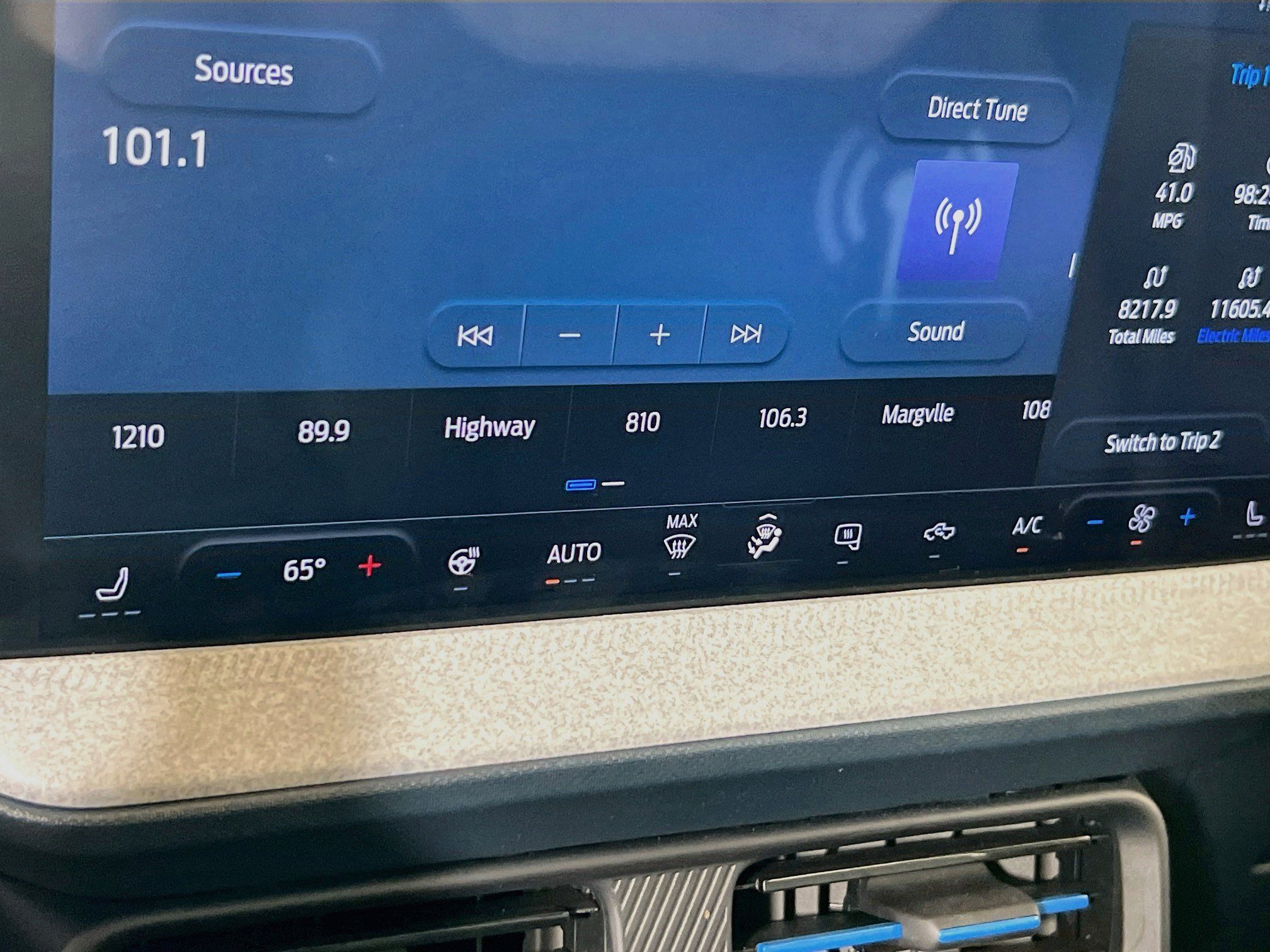 Used 2025 Ford Maverick XLT w/ XLT Luxury Package FWD image 15