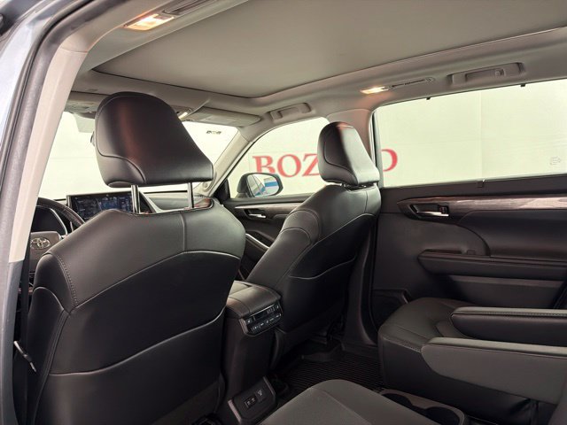 Used 2021 Toyota Highlander Platinum AWD/4WD image 34