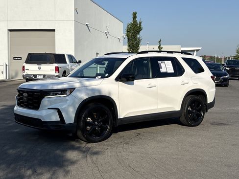 Used 2025 Honda Pilot Black Edition image 5
