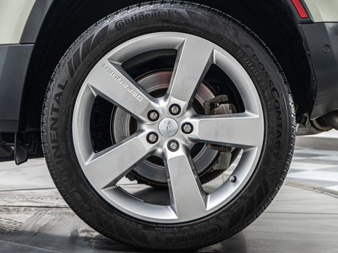 Used 2024 Land Rover Defender 110 SE image 11