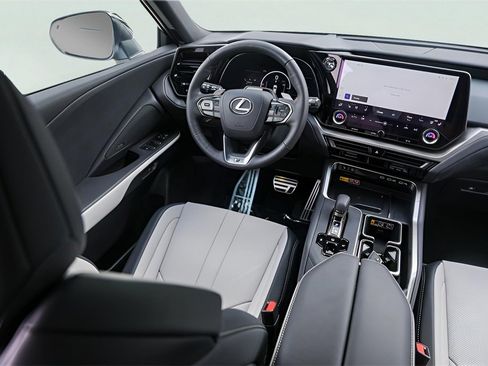 Used 2026 Lexus TX 500h AWD w/ Technology Package image 32