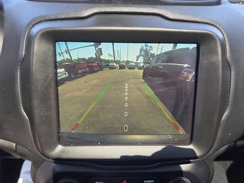Used 2021 Jeep Renegade Latitude w/ Sun & Sound Group AWD/4WD image 29