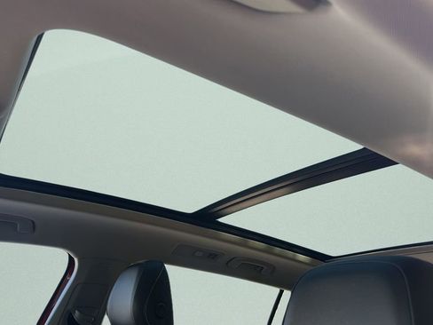 Certified 2022 Volkswagen Tiguan SE FWD image 17