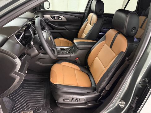 Used 2022 Chevrolet Traverse LT FWD image 42