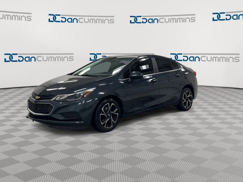 Used 2018 Chevrolet Cruze LT FWD image 4