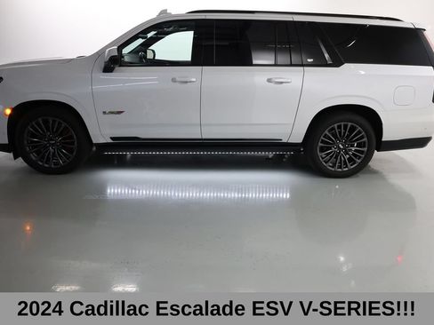 Used 2024 Cadillac Escalade ESV V w/ Heavy-Duty Trailer Package AWD/4WD image 10