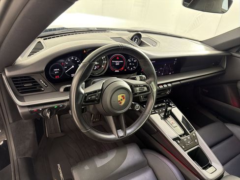 Used 2022 Porsche 911 Carrera RWD image 4