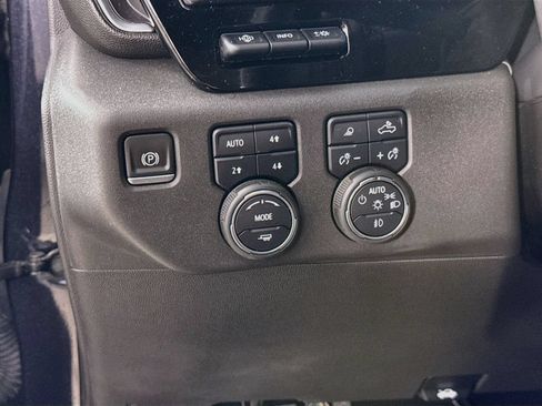 Used 2022 Chevrolet Silverado 1500 High Country w/ Technology Package AWD/4WD image 10