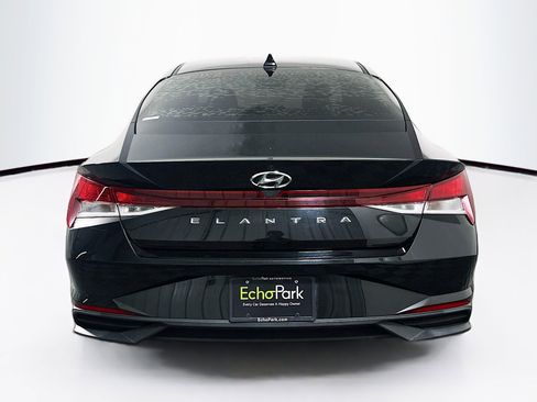 Used 2021 Hyundai Elantra SE image 7