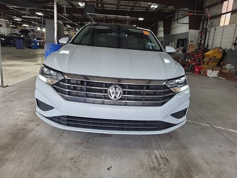 Used 2019 Volkswagen Jetta SE FWD image 2