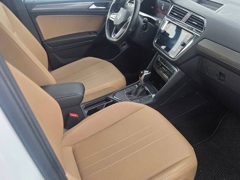 Used 2024 Volkswagen Tiguan SE R-Line FWD image 8