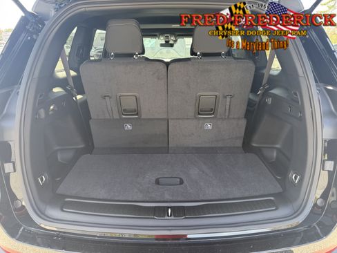 Used 2025 Jeep Grand Cherokee L Laredo w/ Trailer Tow Package image 6