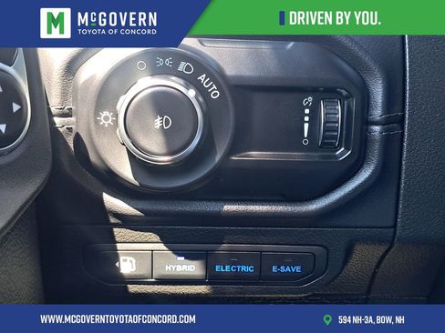 Used 2024 Jeep Wrangler Unlimited Sahara AWD/4WD image 26
