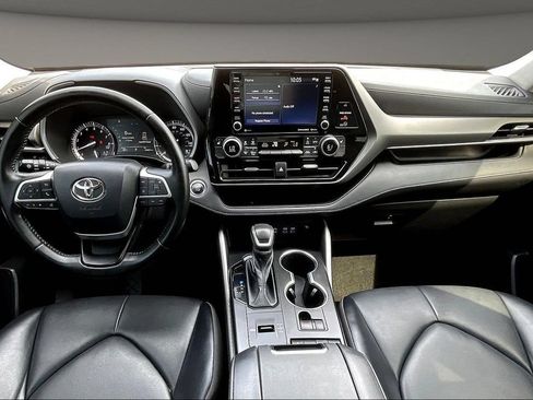 Used 2022 Toyota Highlander XLE FWD image 8
