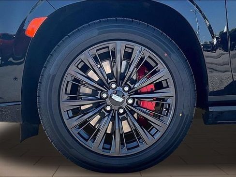 Used 2023 Cadillac Escalade V w/ LPO, ONYX Package AWD/4WD image 9