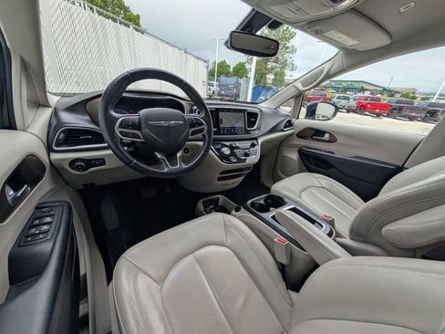 Used 2018 Chrysler Pacifica Touring-L Plus w/ Tire & Wheel Group FWD image 7
