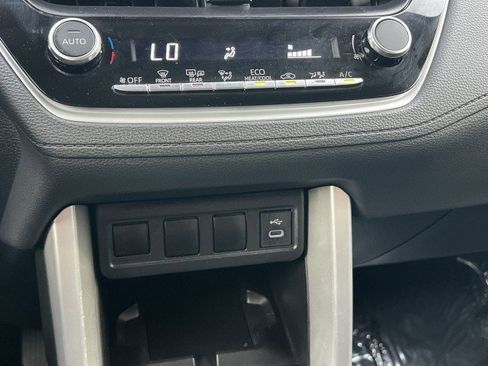 Used 2025 Toyota Corolla Cross LE image 17