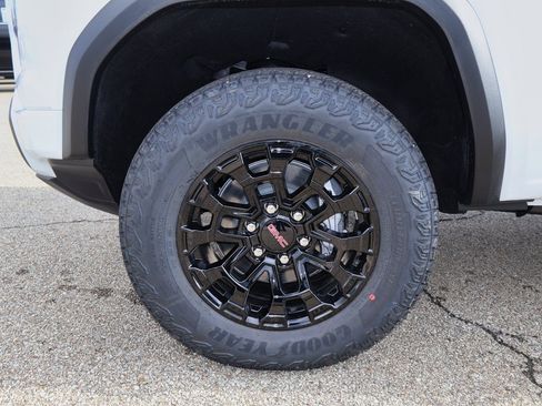 New 2026 GMC Canyon Elevation w/ Convenience Package image 29