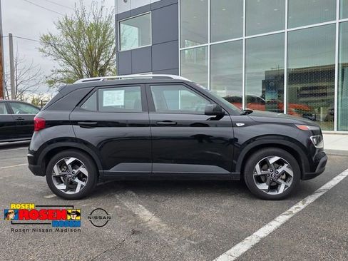 Used 2025 Hyundai Venue SEL FWD image 2