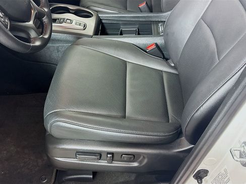 Used 2025 Honda Passport EX-L image 11